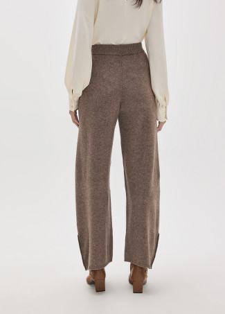 Calça de Tricô com Botões Laterais