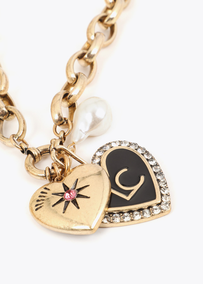 Collar con charms de corazones