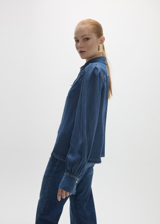 Camisa tejana con bolitas doradas