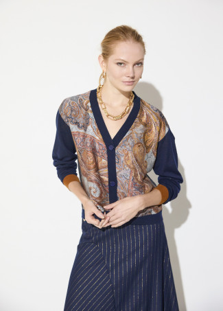 Cardigan bimateria con stampa e contrasti