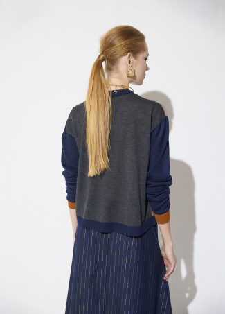 Cardigan bimateria con stampa e contrasti
