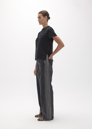 Denim Longo Reto com Lateral Bicolor e Tachas
