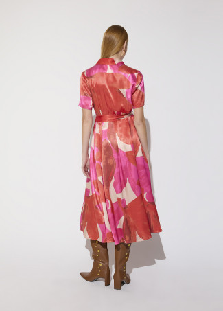 Großes Rotes Blumenkleid