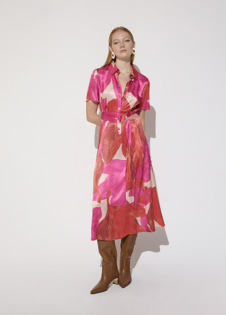 Großes Rotes Blumenkleid
