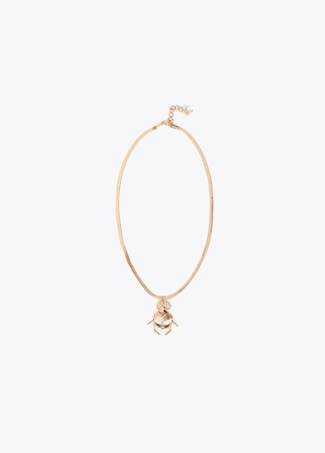 Collar con colgante escarabajo