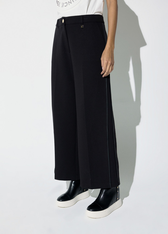 Pantalon jogger avec passepoil contrastant sur...