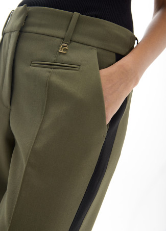Pantalón tobillero con pieza lateral