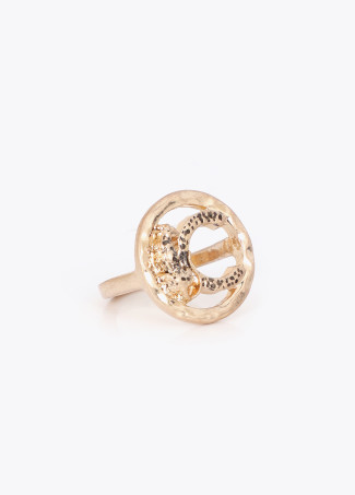 Texturierter Ring mit Tierlogo