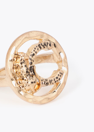 Texturierter Ring mit Tierlogo