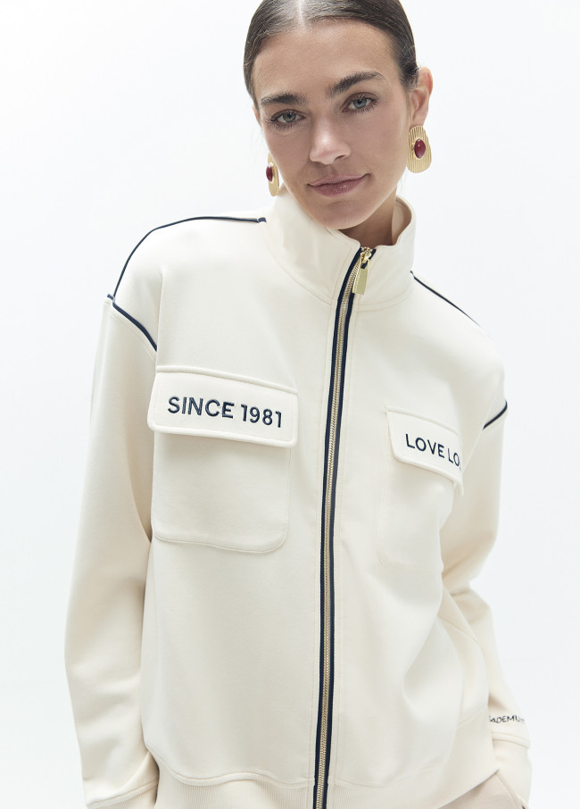 Sudadera blanca cuello alto