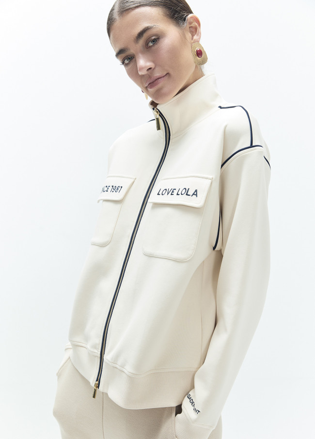 Sudadera blanca cuello alto