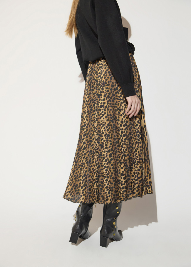 Falda de satén plisado animal print