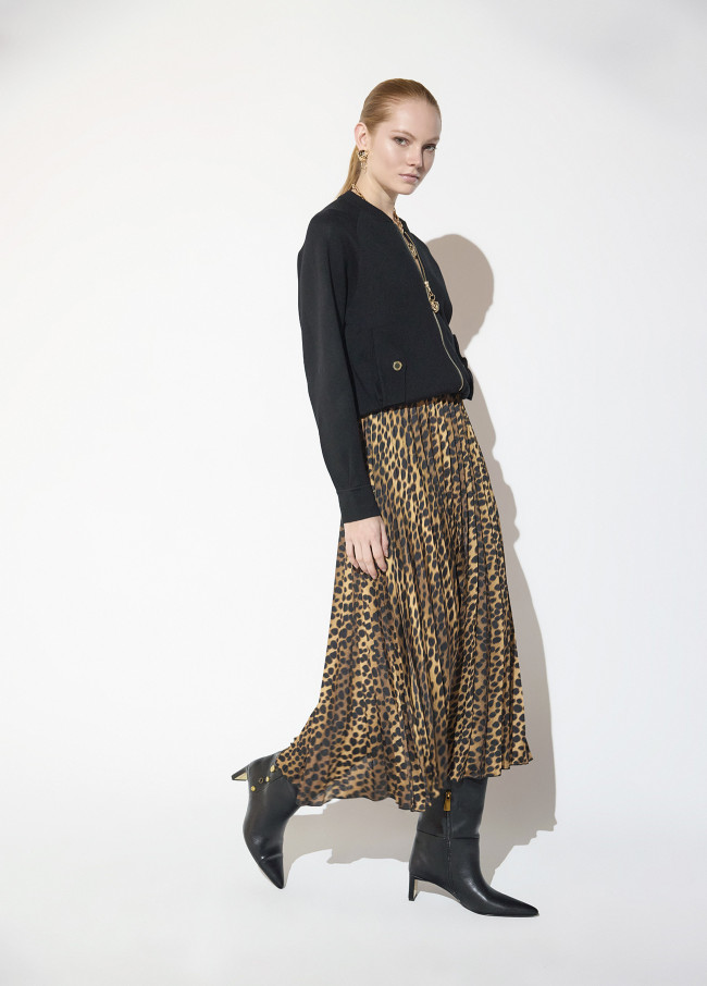 Falda de satén plisado animal print