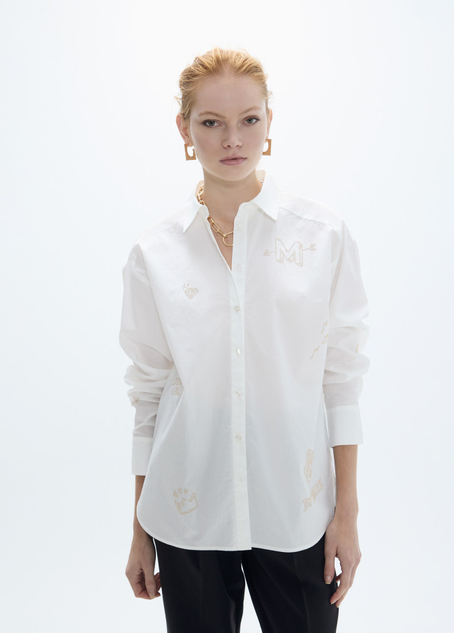 Camicia oversize con borchie dorate e disegni...