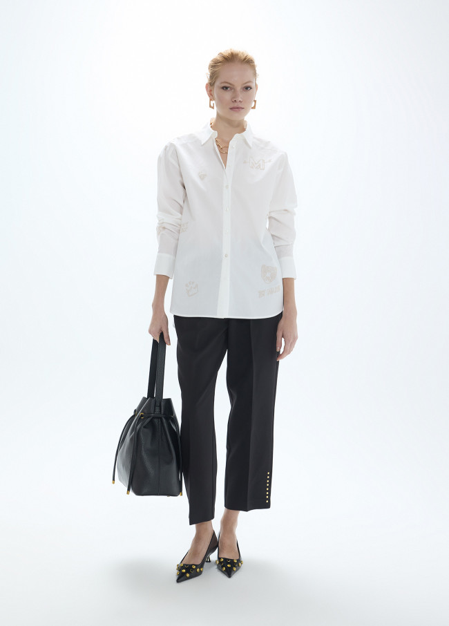 Camicia oversize con borchie dorate e disegni...