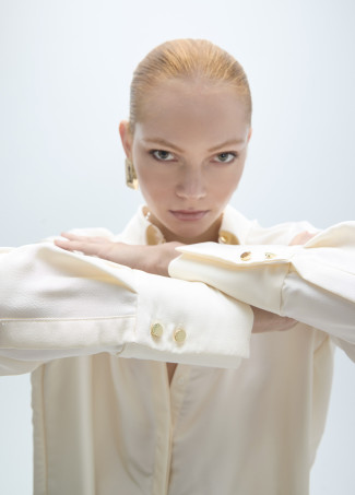 Camicia Regolare con Colletto alla Camicia e Schiena Pieghettata
