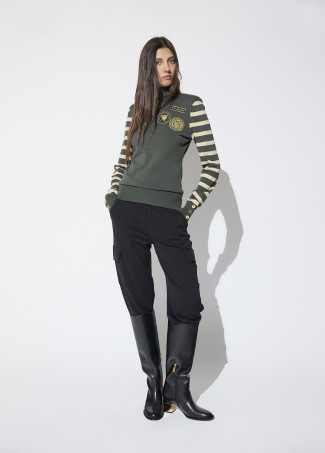 Calça cargo com cordão na cintura e patch aviador