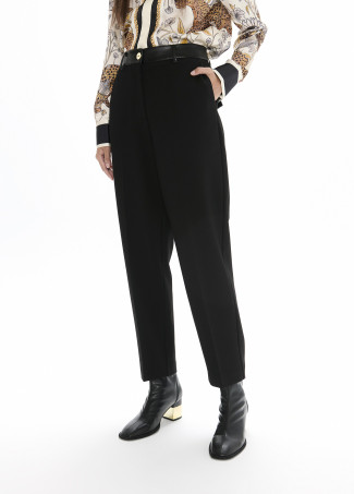 Pantaloni fit Barcellona in maglia Roma con cintura a contrasto