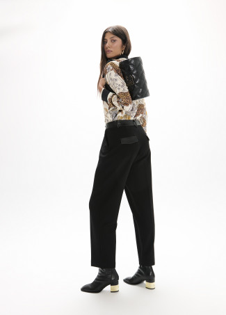 Pantaloni fit Barcellona in maglia Roma con cintura a contrasto