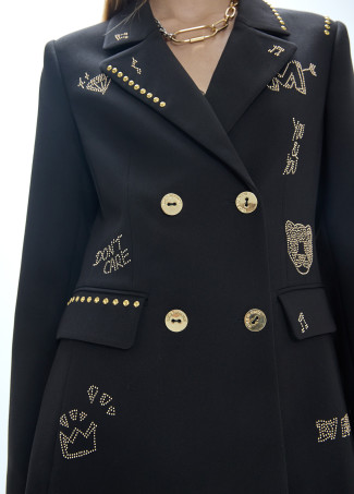 Veste avec rangées de clous et images