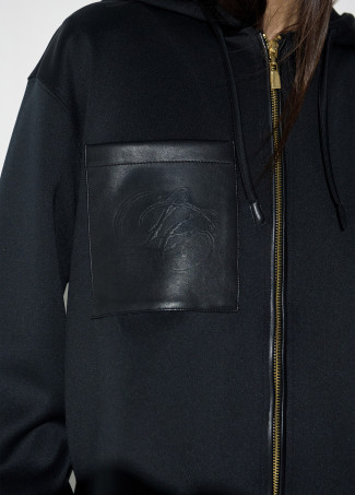 Sweat ouvert avec poche en similicuir et maxi patch