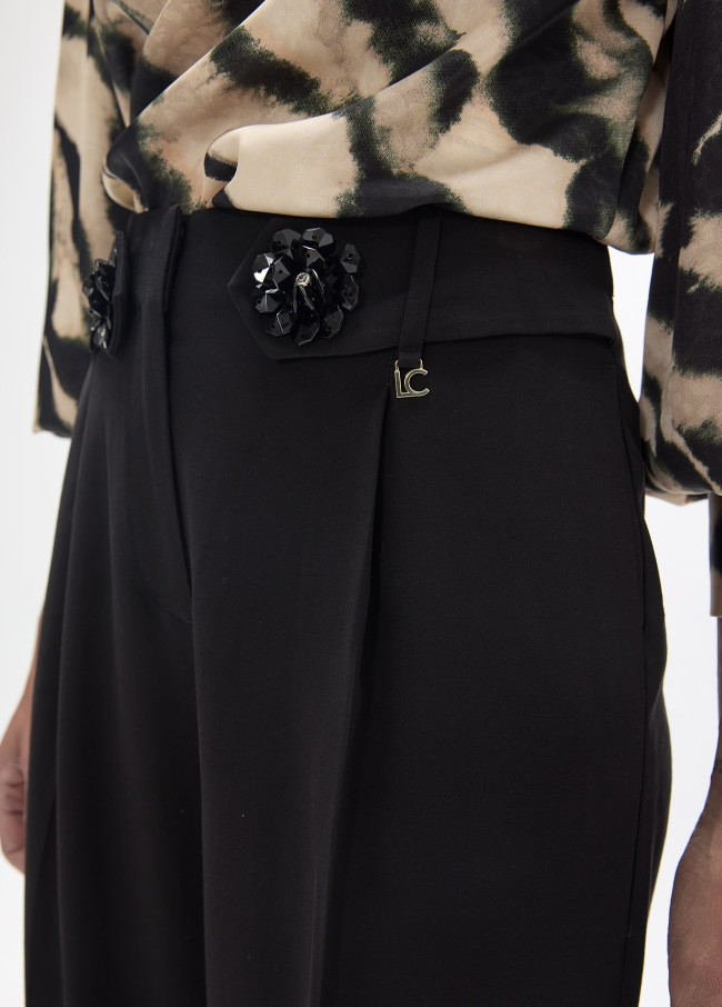 Pantalon palazzo long avec détail fleur à la...
