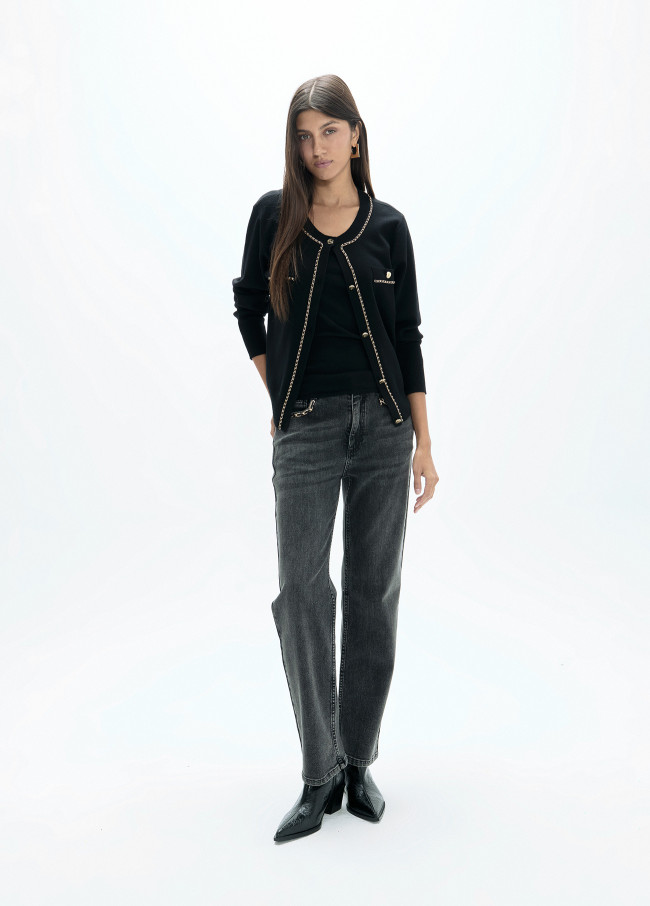Cardigan negro con cadena
