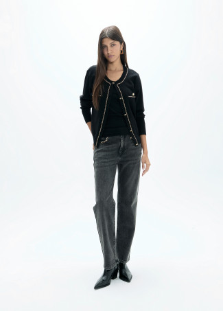 Cardigan negro con cadena