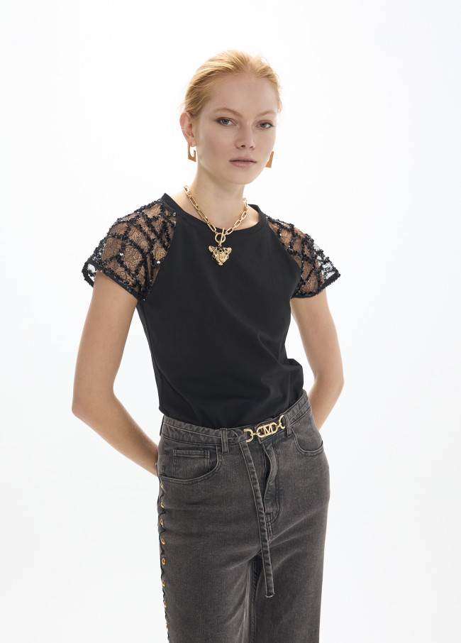 Maglietta aderente con maniche raglan in pizzo...