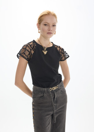 Maglietta aderente con maniche raglan in pizzo a ragno