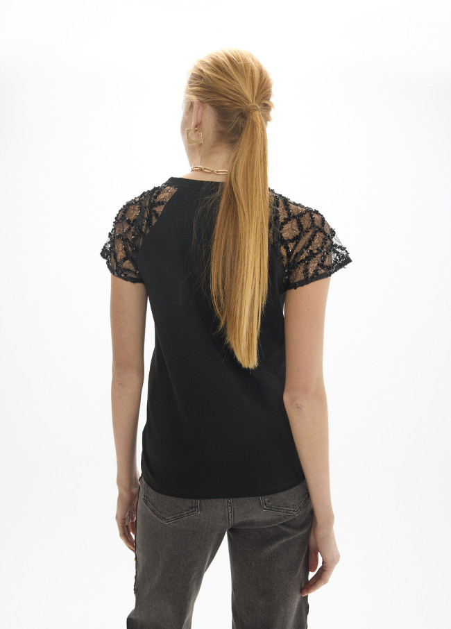 Maglietta aderente con maniche raglan in pizzo...