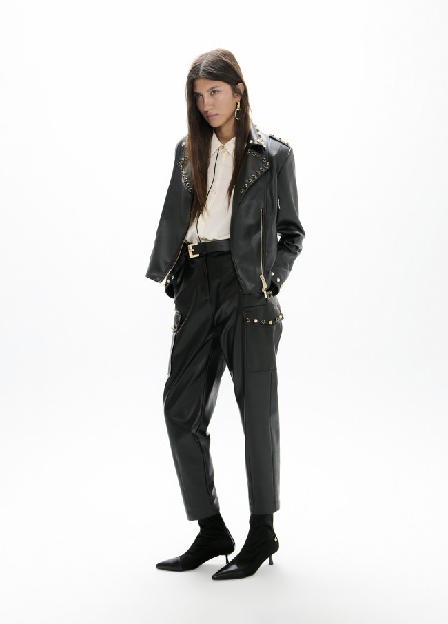 Jogger p.u con tasche cargo e borchie
