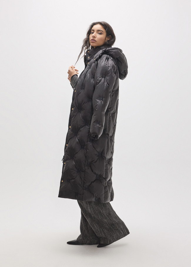 Langer Steppmantel mit Stickerei M