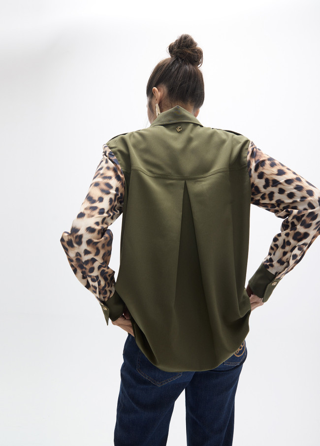 Khaki-Hemd mit Leopardendruck
