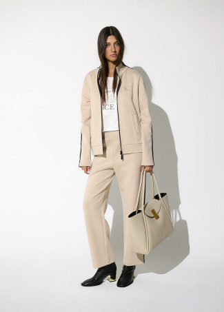 Pantalón jogger con detalle en lateral