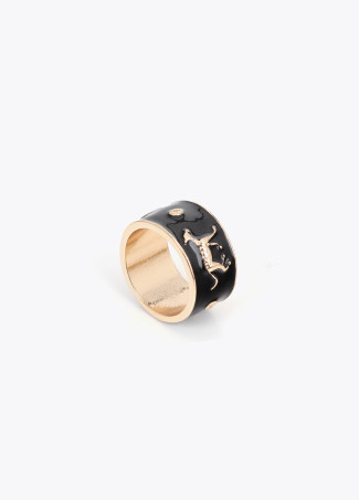 Anillo negro y dorado