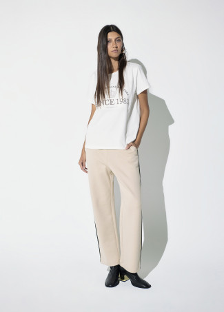 T-shirt blanc avec strass et clous