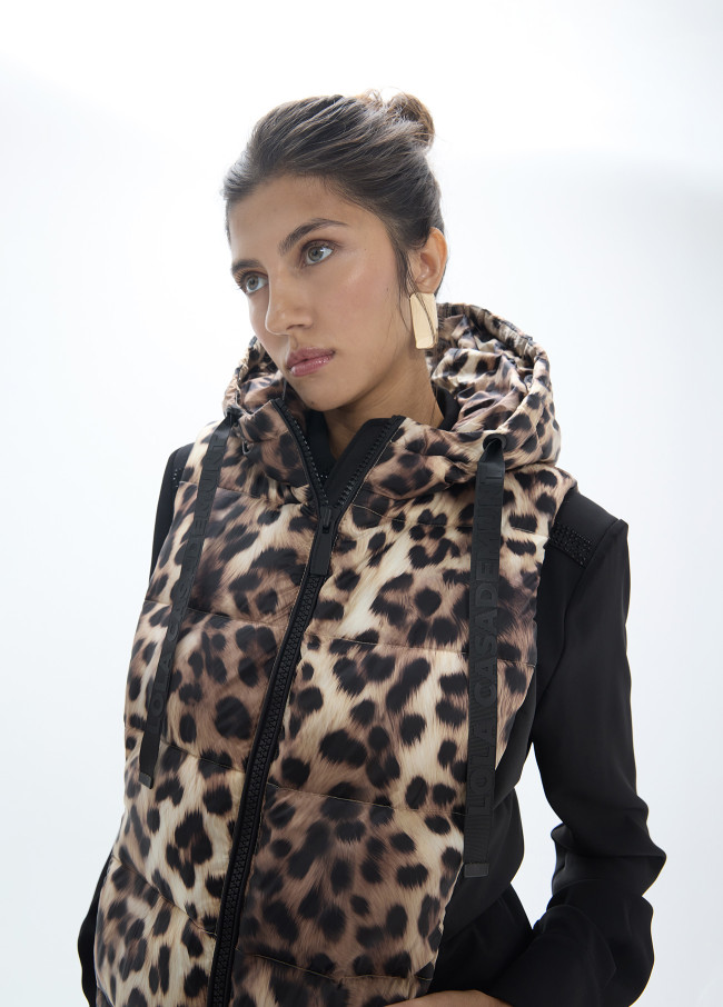 Kurze Weste mit Leopardenmuster