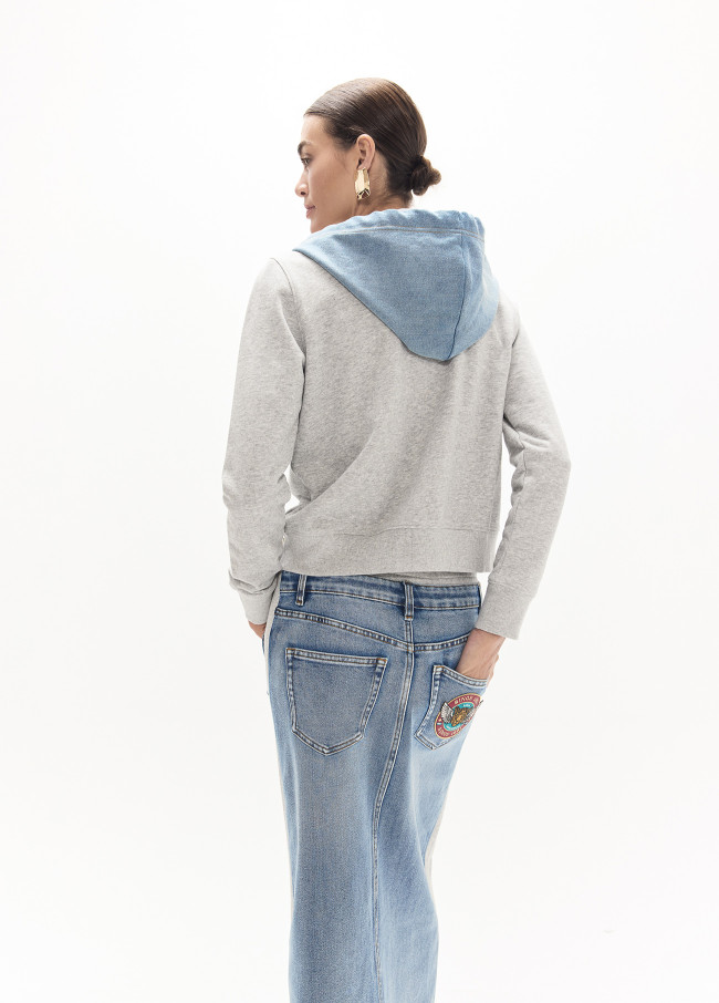 Sudadera denim con pins