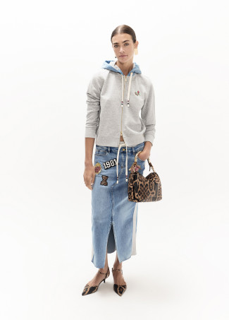 Sudadera denim con pins