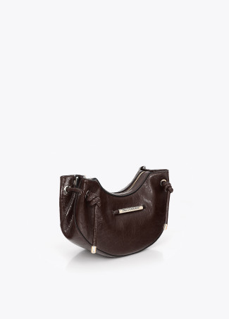Borsa a Tracolla Mezzaluna con Dettaglio in Metallo Inciso