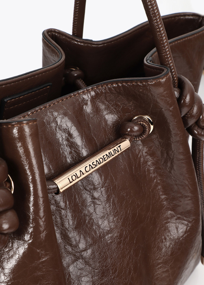Shopper mit Metallrohrdetail und Perforiertem Logo