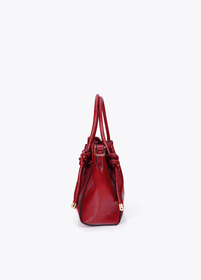 Bolsa Transversal com Detalhe de Tubo Metálico...
