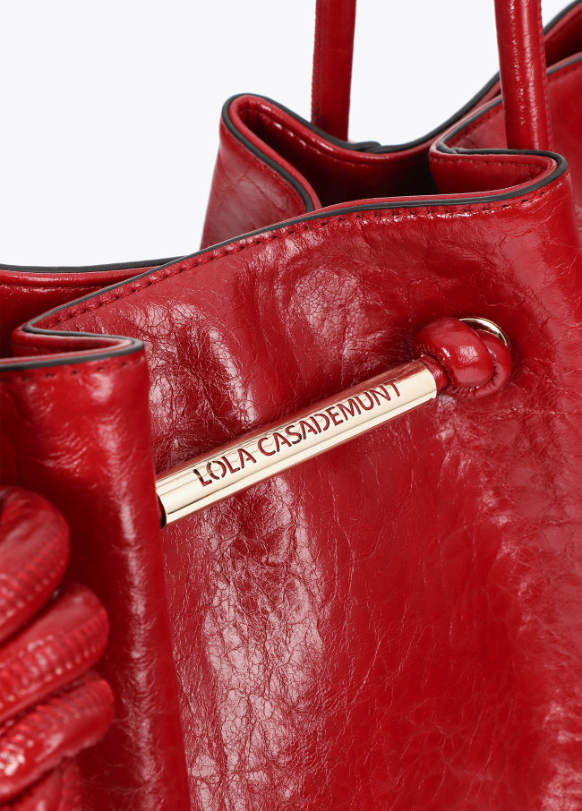 Shopper mit Metallröhrendetail und Troquel-Logo