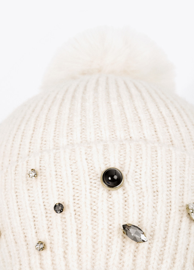 Cappello a Maglia con Perle e Cristalli
