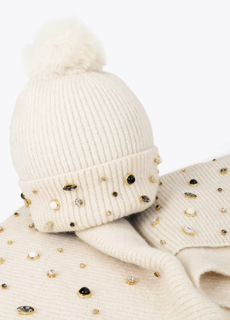 Bonnet en maille avec perles et cristaux