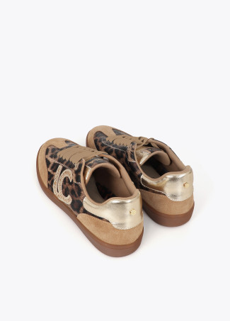 Scarpe sportive con logo e borchie animalier