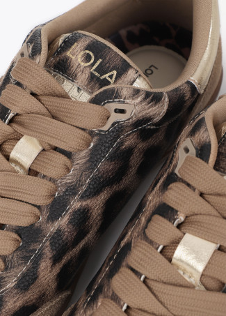 Scarpe sportive con logo e borchie animalier