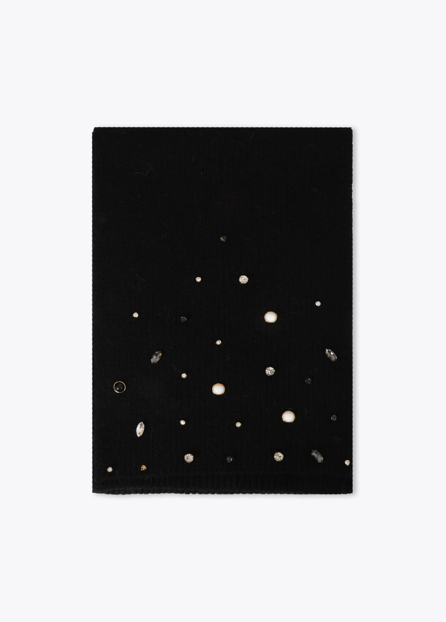 Écharpe en maille avec perles et cristaux