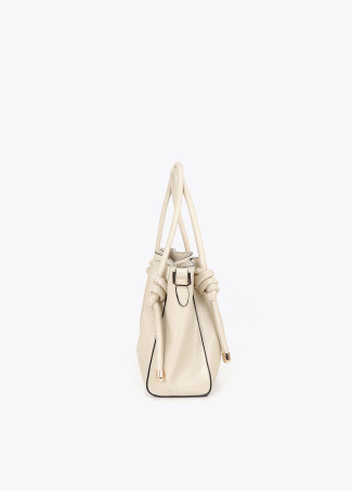 Bolsa Transversal com Detalhe Metálico e Logo Vazado
